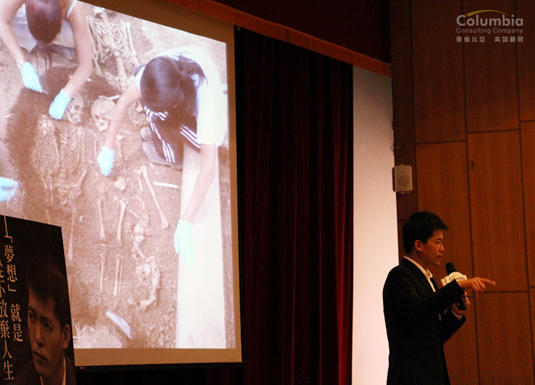 哲青老師描述從事學術、考古工作時的歷程
