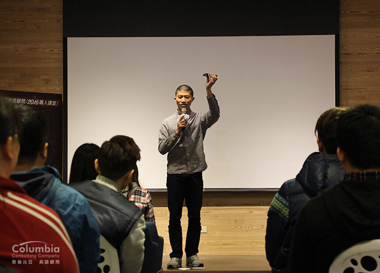 自幼對於太陽馬戲團的憧憬,到正式登上劇團表演,陳星合靠自己的力量實踐了十年前的夢想。 自幼對於太陽馬戲團的憧憬,到正式登上劇團表演,陳星合靠自己的力量實踐了十年前的夢想。