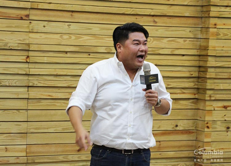 呂捷老師誇張又逗趣的反應,輕鬆炒熱演講氣氛! 呂捷老師誇張又逗趣的反應,輕鬆炒熱演講氣氛!