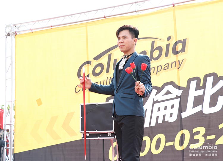 今天現場就是讓會員不停地給大家驚喜,超厲害的魔術表演讓大家驚呼連連~~ 今天現場就是讓會員不停地給大家驚喜,超厲害的魔術表演讓大家驚呼連連~~
