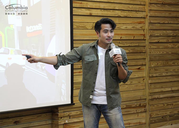 簡報中,彥甫也放上了自己的多項創作 簡報中,彥甫也放上了自己的多項創作