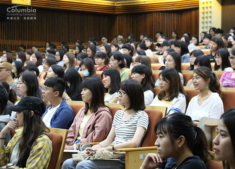 現場400人座無虛席,聽眾熱情參與! 現場400人座無虛席,聽眾熱情參與!