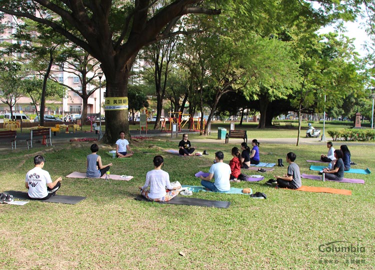 WOW!Columbia很夯的Lobby Session瑜珈活動搬到崇倫公園舉辦了耶~! WOW!Columbia很夯的Lobby Session瑜珈活動搬到崇倫公園舉辦了耶~!