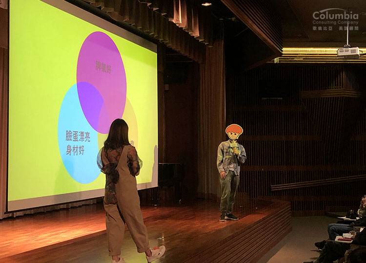 立志成為「插畫界長青樹」的洋蔥也來啦~幽默風趣的他也讓現場笑聲不斷阿!哈哈! 立志成為「插畫界長青樹」的洋蔥也來啦~幽默風趣的他也讓現場笑聲不斷阿!哈哈!